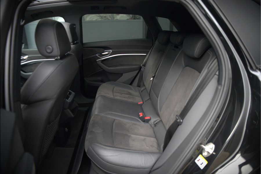 Audi e-tron e-tron 50 quattro Launch edition Black 71 kWh | Black Edition | Panoramadak | Memory Seat | Luchtvering | Adaptive Cruise Control | Keyless | Matrix LED | Trekhaak | Stoelverwarming | NAP | SOH 94,39%