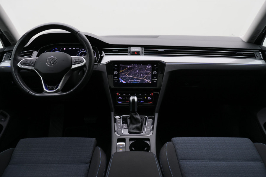 Volkswagen Passat Variant 1.4 TSI PHEV GTE Business Panoramadak, ACC, Apple Carplay, Trekhaak, Camera, Keyless