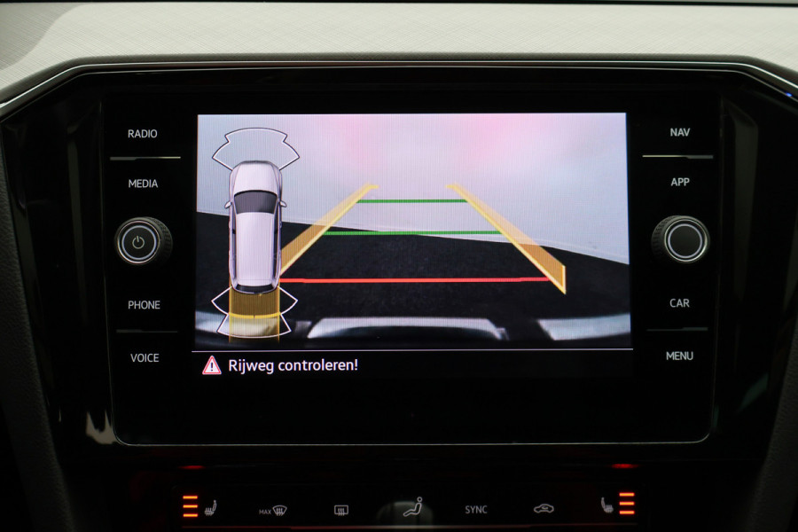 Volkswagen Passat Variant 1.4 TSI PHEV GTE Business Panoramadak, ACC, Apple Carplay, Trekhaak, Camera, Keyless