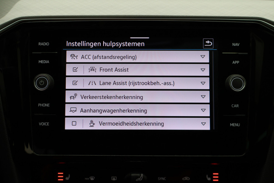 Volkswagen Passat Variant 1.4 TSI PHEV GTE Business Panoramadak, ACC, Apple Carplay, Trekhaak, Camera, Keyless