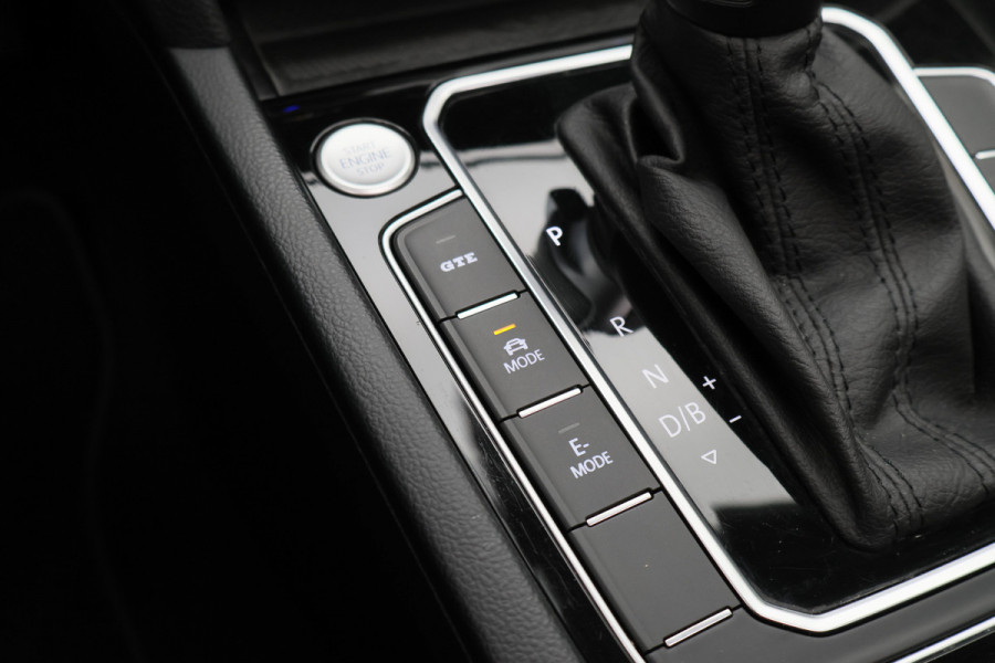 Volkswagen Passat Variant 1.4 TSI PHEV GTE Business Panoramadak, ACC, Apple Carplay, Trekhaak, Camera, Keyless
