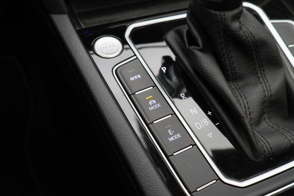 Volkswagen Passat Variant 1.4 TSI PHEV GTE Business Panoramadak, ACC, Apple Carplay, Trekhaak, Camera, Keyless