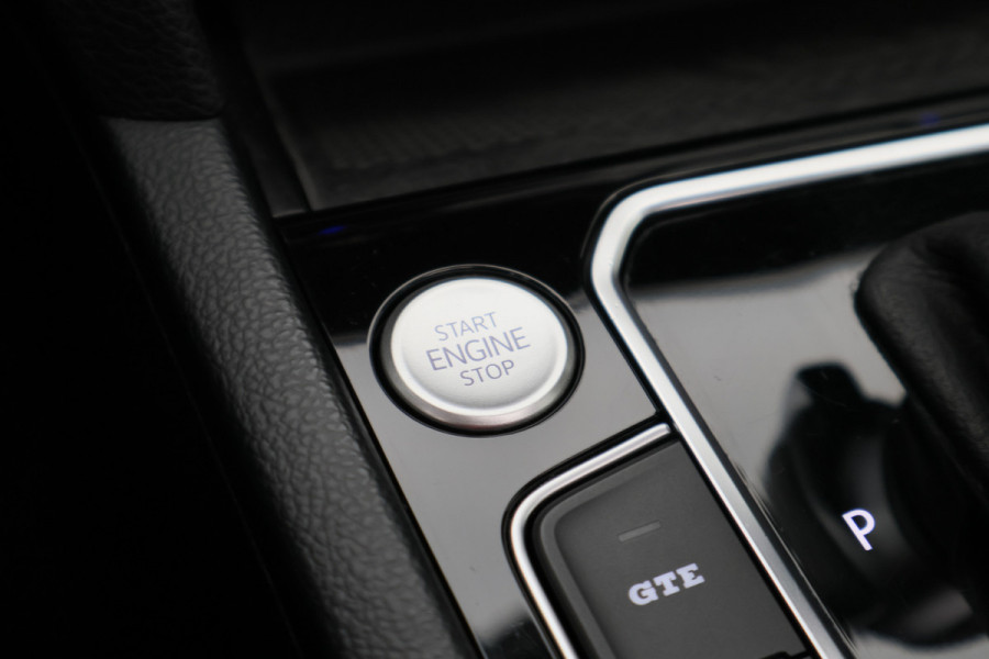 Volkswagen Passat Variant 1.4 TSI PHEV GTE Business Panoramadak, ACC, Apple Carplay, Trekhaak, Camera, Keyless