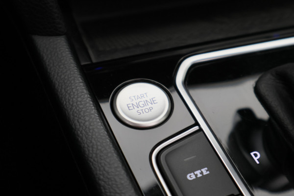 Volkswagen Passat Variant 1.4 TSI PHEV GTE Business Panoramadak, ACC, Apple Carplay, Trekhaak, Camera, Keyless