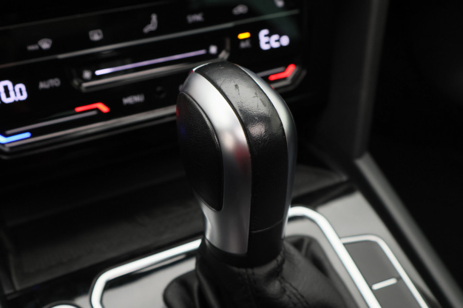Volkswagen Passat Variant 1.4 TSI PHEV GTE Business Panoramadak, ACC, Apple Carplay, Trekhaak, Camera, Keyless