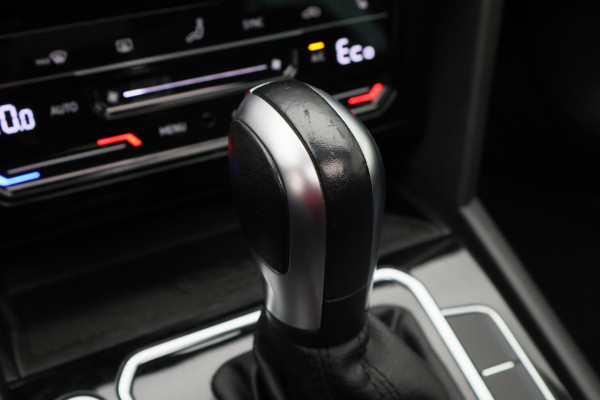 Volkswagen Passat Variant 1.4 TSI PHEV GTE Business Panoramadak, ACC, Apple Carplay, Trekhaak, Camera, Keyless