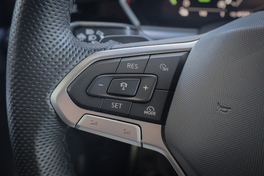 Volkswagen Touareg 3.0 TSi eHybrid 4MOTION R Edition MASSAGE | STOELVERWARMING & VERKOELING | ADAPTIVE CRUISE | SFEERVERLICHTING | TEKHAAK |