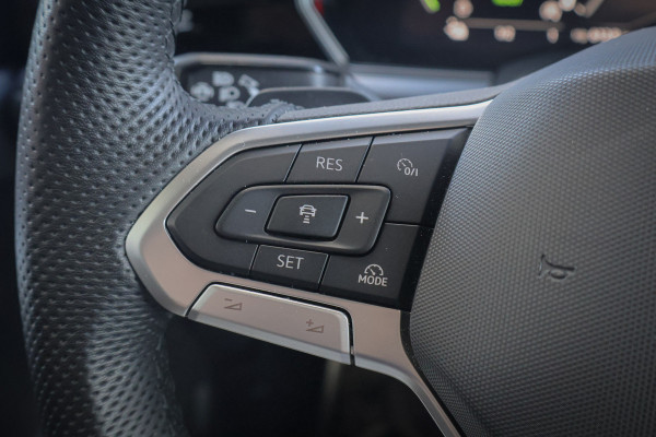 Volkswagen Touareg 3.0 TSi eHybrid 4MOTION R Edition MASSAGE | STOELVERWARMING & VERKOELING | ADAPTIVE CRUISE | SFEERVERLICHTING | TEKHAAK |