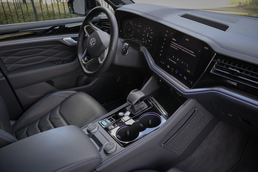 Volkswagen Touareg 3.0 TSi eHybrid 4MOTION R Edition MASSAGE | STOELVERWARMING & VERKOELING | ADAPTIVE CRUISE | SFEERVERLICHTING | TEKHAAK |