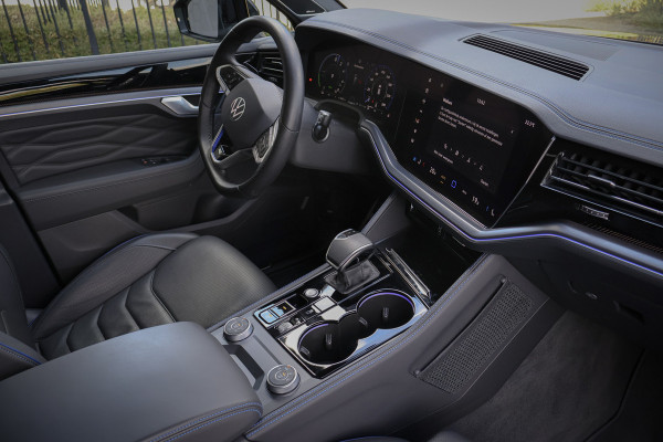 Volkswagen Touareg 3.0 TSi eHybrid 4MOTION R Edition MASSAGE | STOELVERWARMING & VERKOELING | ADAPTIVE CRUISE | SFEERVERLICHTING | TEKHAAK |