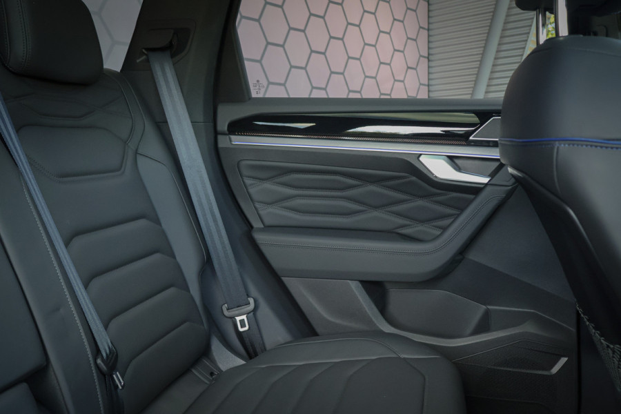 Volkswagen Touareg 3.0 TSi eHybrid 4MOTION R Edition MASSAGE | STOELVERWARMING & VERKOELING | ADAPTIVE CRUISE | SFEERVERLICHTING | TEKHAAK |