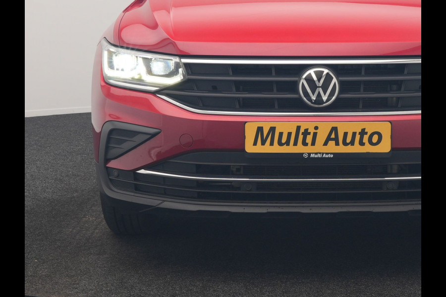 Volkswagen Tiguan 1.4 TSI eHybrid Elegance PHEV 245pk Dealer O.H. | SOH 90.3% | Adaptive Cruise | IQ Light | Camera | Blis | Stoelen & Stuur Verwarmd | Apple Carplay | DAB | Navigatie | Lane Assist | 17"L.M | Plug In Hybrid