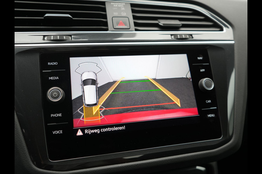 Volkswagen Tiguan 1.4 TSI eHybrid Elegance PHEV 245pk Dealer O.H. | SOH 90.3% | Adaptive Cruise | IQ Light | Camera | Blis | Stoelen & Stuur Verwarmd | Apple Carplay | DAB | Navigatie | Lane Assist | 17"L.M | Plug In Hybrid