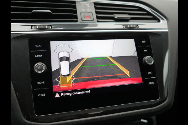 Volkswagen Tiguan 1.4 TSI eHybrid Elegance PHEV 245pk Dealer O.H. | SOH 90.3% | Adaptive Cruise | IQ Light | Camera | Blis | Stoelen & Stuur Verwarmd | Apple Carplay | DAB | Navigatie | Lane Assist | 17"L.M | Plug In Hybrid