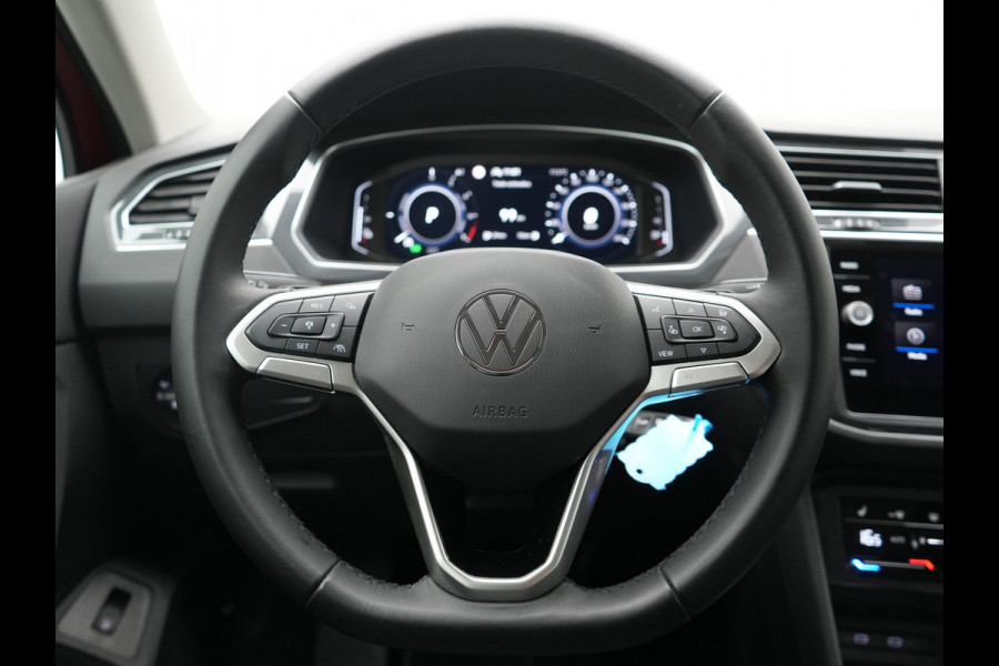 Volkswagen Tiguan 1.4 TSI eHybrid Elegance PHEV 245pk Dealer O.H. | SOH 90.3% | Adaptive Cruise | IQ Light | Camera | Blis | Stoelen & Stuur Verwarmd | Apple Carplay | DAB | Navigatie | Lane Assist | 17"L.M | Plug In Hybrid