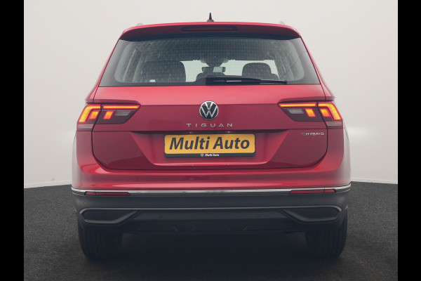Volkswagen Tiguan 1.4 TSI eHybrid Elegance PHEV 245pk Dealer O.H. | SOH 90.3% | Adaptive Cruise | IQ Light | Camera | Blis | Stoelen & Stuur Verwarmd | Apple Carplay | DAB | Navigatie | Lane Assist | 17"L.M | Plug In Hybrid