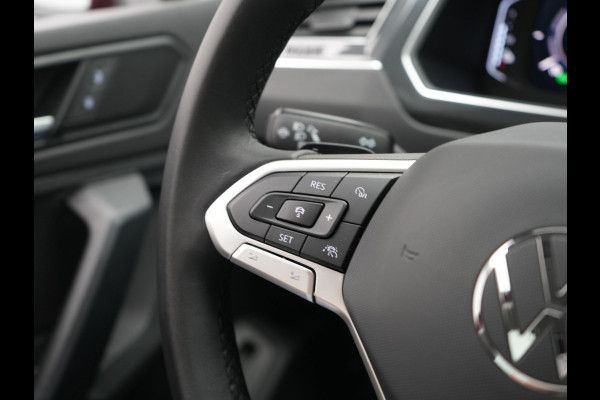 Volkswagen Tiguan 1.4 TSI eHybrid Elegance PHEV 245pk Dealer O.H. | SOH 90.3% | Adaptive Cruise | IQ Light | Camera | Blis | Stoelen & Stuur Verwarmd | Apple Carplay | DAB | Navigatie | Lane Assist | 17"L.M | Plug In Hybrid