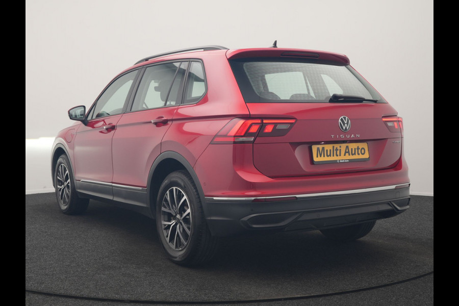 Volkswagen Tiguan 1.4 TSI eHybrid Elegance PHEV 245pk Dealer O.H. | SOH 90.3% | Adaptive Cruise | IQ Light | Camera | Blis | Stoelen & Stuur Verwarmd | Apple Carplay | DAB | Navigatie | Lane Assist | 17"L.M | Plug In Hybrid