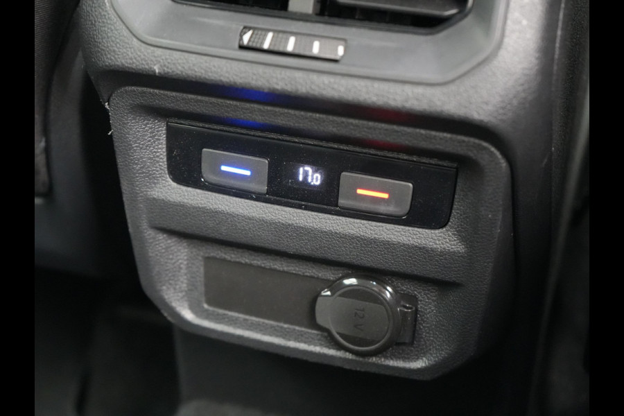 Volkswagen Tiguan 1.4 TSI eHybrid Elegance PHEV 245pk Dealer O.H. | SOH 90.3% | Adaptive Cruise | IQ Light | Camera | Blis | Stoelen & Stuur Verwarmd | Apple Carplay | DAB | Navigatie | Lane Assist | 17"L.M | Plug In Hybrid