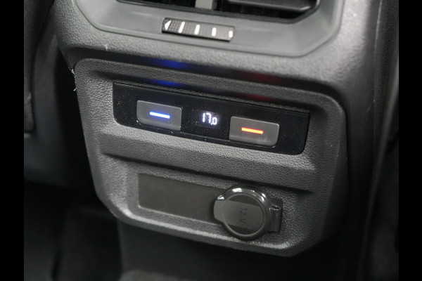 Volkswagen Tiguan 1.4 TSI eHybrid Elegance PHEV 245pk Dealer O.H. | SOH 90.3% | Adaptive Cruise | IQ Light | Camera | Blis | Stoelen & Stuur Verwarmd | Apple Carplay | DAB | Navigatie | Lane Assist | 17"L.M | Plug In Hybrid