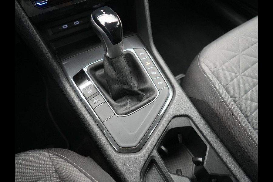 Volkswagen Tiguan 1.4 TSI eHybrid Elegance PHEV 245pk Dealer O.H. | SOH 90.3% | Adaptive Cruise | IQ Light | Camera | Blis | Stoelen & Stuur Verwarmd | Apple Carplay | DAB | Navigatie | Lane Assist | 17"L.M | Plug In Hybrid