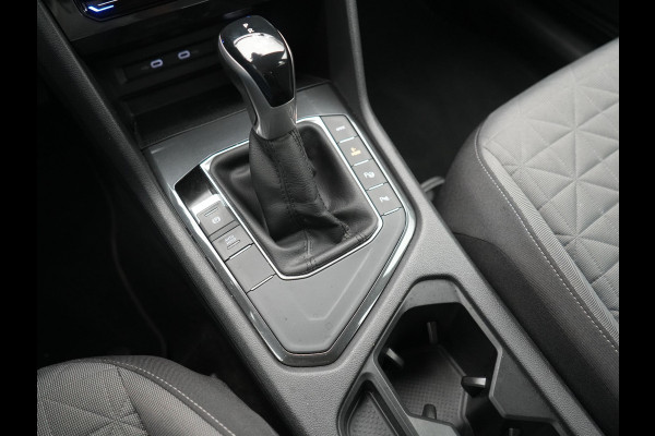 Volkswagen Tiguan 1.4 TSI eHybrid Elegance PHEV 245pk Dealer O.H. | SOH 90.3% | Adaptive Cruise | IQ Light | Camera | Blis | Stoelen & Stuur Verwarmd | Apple Carplay | DAB | Navigatie | Lane Assist | 17"L.M | Plug In Hybrid