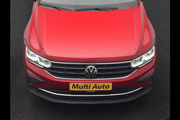 Volkswagen Tiguan 1.4 TSI eHybrid Elegance PHEV 245pk Dealer O.H. | SOH 90.3% | Adaptive Cruise | IQ Light | Camera | Blis | Stoelen & Stuur Verwarmd | Apple Carplay | DAB | Navigatie | Lane Assist | 17"L.M | Plug In Hybrid
