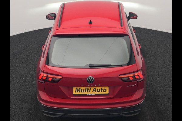 Volkswagen Tiguan 1.4 TSI eHybrid Elegance PHEV 245pk Dealer O.H. | SOH 90.3% | Adaptive Cruise | IQ Light | Camera | Blis | Stoelen & Stuur Verwarmd | Apple Carplay | DAB | Navigatie | Lane Assist | 17"L.M | Plug In Hybrid