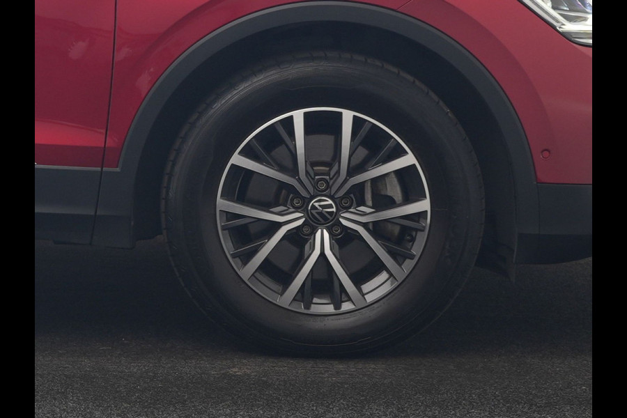 Volkswagen Tiguan 1.4 TSI eHybrid Elegance PHEV 245pk Dealer O.H. | SOH 90.3% | Adaptive Cruise | IQ Light | Camera | Blis | Stoelen & Stuur Verwarmd | Apple Carplay | DAB | Navigatie | Lane Assist | 17"L.M | Plug In Hybrid