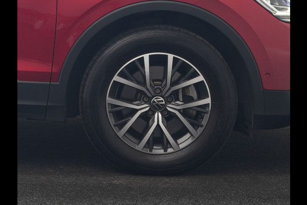 Volkswagen Tiguan 1.4 TSI eHybrid Elegance PHEV 245pk Dealer O.H. | SOH 90.3% | Adaptive Cruise | IQ Light | Camera | Blis | Stoelen & Stuur Verwarmd | Apple Carplay | DAB | Navigatie | Lane Assist | 17"L.M | Plug In Hybrid