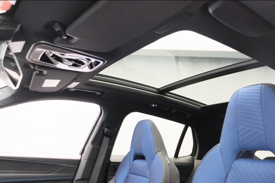 Lynk & Co 01 1.5 261PK Plug-in Hybrid *Zwarte Hemel* 360 Camera Pano/dak Apple/Carplay Adaptive/Cruise