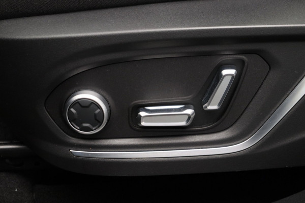 Lynk & Co 01 1.5 261PK Plug-in Hybrid *Zwarte Hemel* 360 Camera Pano/dak Apple/Carplay Adaptive/Cruise