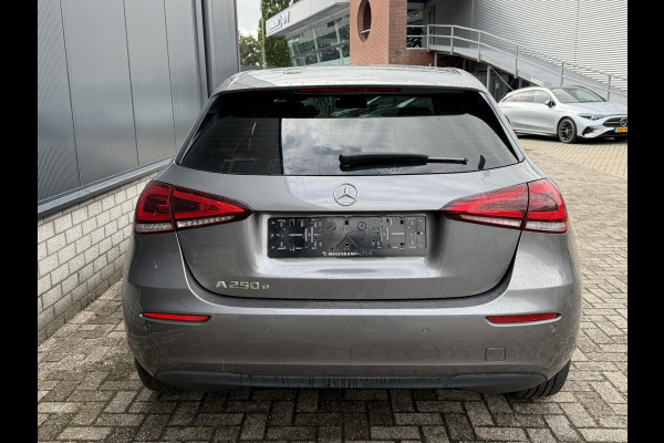 Mercedes-Benz A-Klasse 250 e 17"/Dodehoek/Camera/PDC v+a/Apple Carplay & Android Auto/DAB/Navigatie/Climate