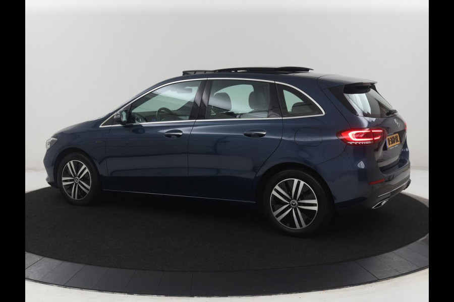 Mercedes-Benz B-klasse 250 e Business Solution Luxury Limited | SOH 97,5% | Panoramadak | Memory | Leder | Cruise control | Stoelverwarming | Sfeerverlichting | Elektrische achterklep | Camera | Park assist