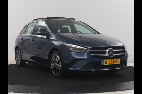 Mercedes-Benz B-klasse 250 e Business Solution Luxury Limited | SOH 97,5% | Panoramadak | Memory | Leder | Cruise control | Stoelverwarming | Sfeerverlichting | Elektrische achterklep | Camera | Park assist