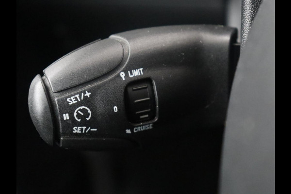 Peugeot 2008 1.2 PureTech Allure | Half Leder | Carplay | Climate control | Full LED | Cruise control | Navigatie | Park assist |