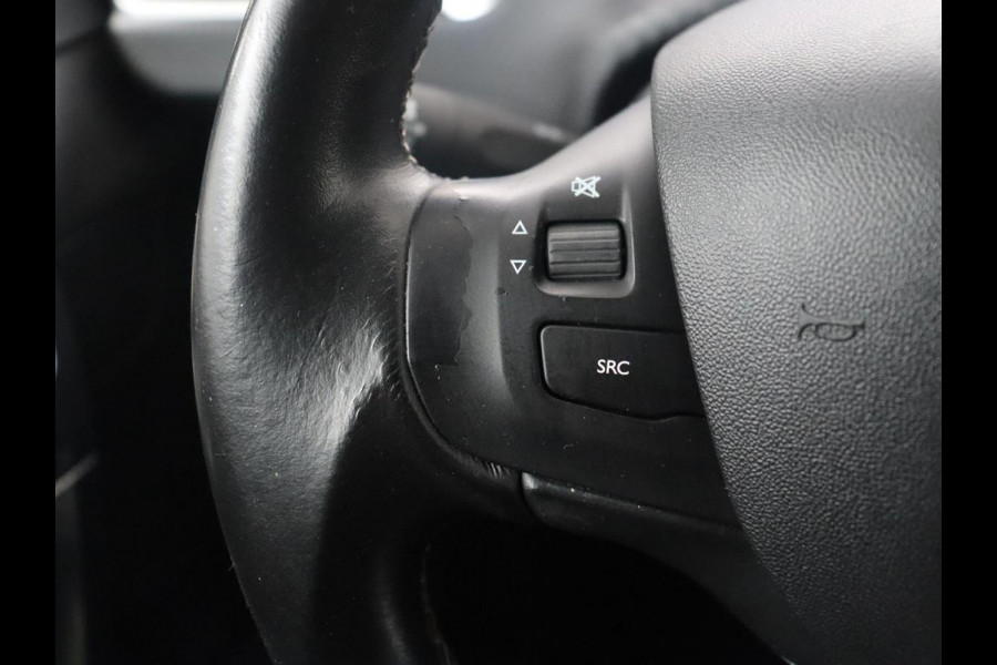 Peugeot 2008 1.2 PureTech Allure | Half Leder | Carplay | Climate control | Full LED | Cruise control | Navigatie | Park assist |