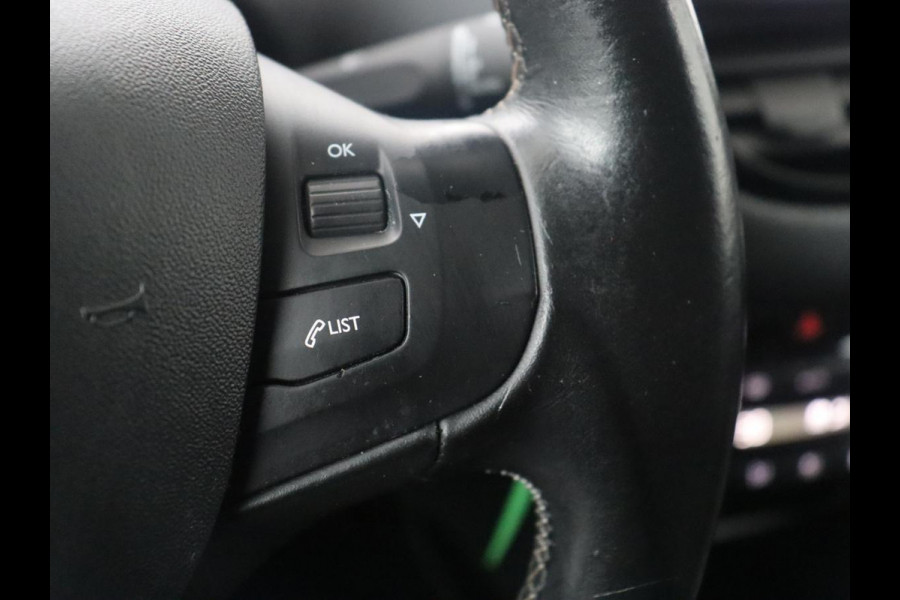 Peugeot 2008 1.2 PureTech Allure | Half Leder | Carplay | Climate control | Full LED | Cruise control | Navigatie | Park assist |
