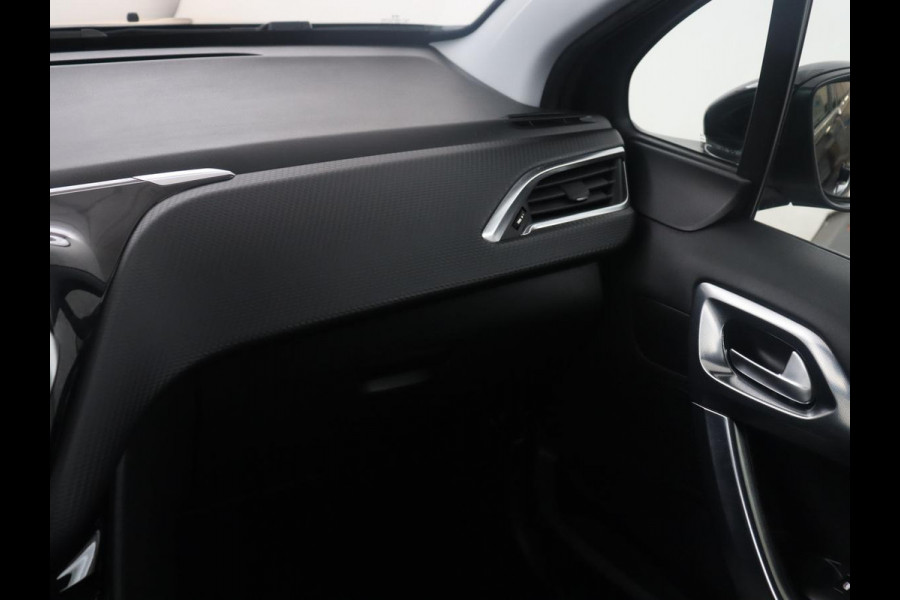 Peugeot 2008 1.2 PureTech Allure | Half Leder | Carplay | Climate control | Full LED | Cruise control | Navigatie | Park assist |