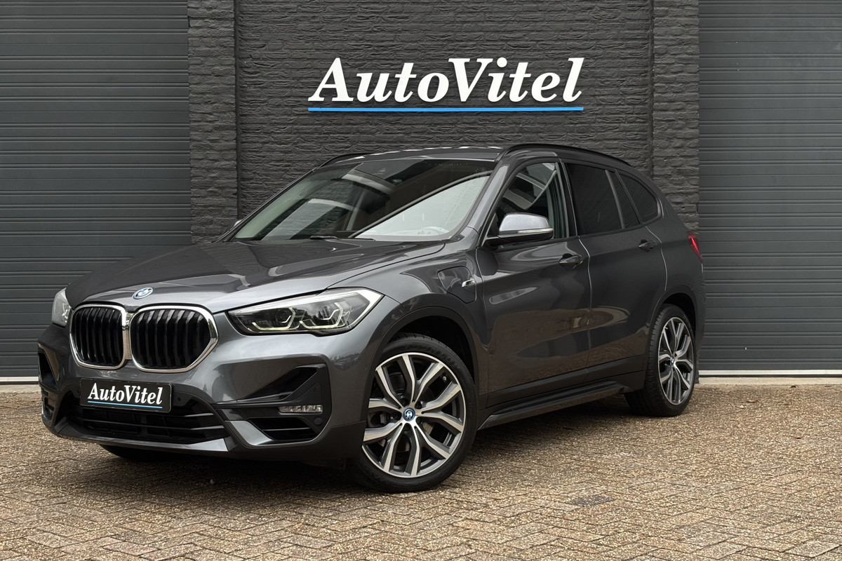 BMW X1 xDrive25e Sportline | Sportleder | Trekhaak | Camera | Head-Up | Sportstuur | 35X op voorraad