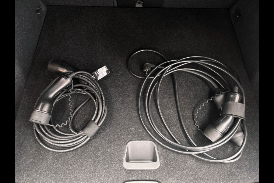Volvo XC40 1.5 T4 Recharge R-Design Expression | Apple/Carplay | Elek. Kofferklep | Dealer Onderhouden |