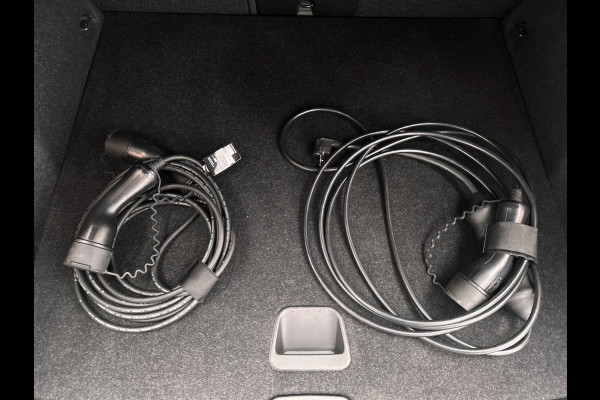 Volvo XC40 1.5 T4 Recharge R-Design Expression | Apple/Carplay | Elek. Kofferklep | Dealer Onderhouden |