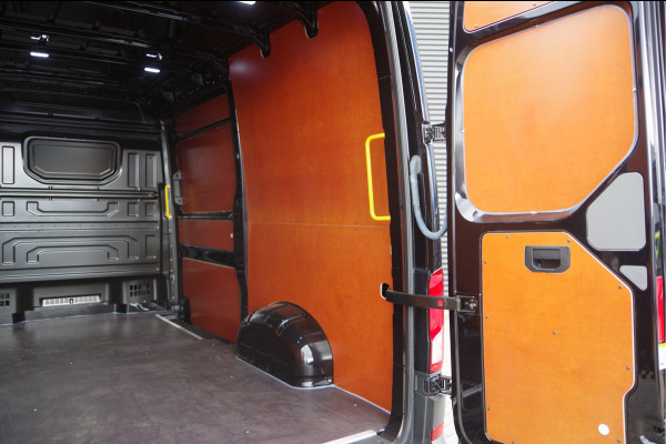 Volkswagen Crafter 35 2.0 TDI L3H3(L2H2) AUT. 3-ZITS, FACELIFT, BETIMMERING, CAMERA, GEV. STOEL, CRUISE, LEDER STUUR, CLIMA