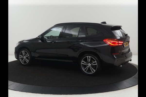 BMW X1 sDrive20i High Executive M-sport | Leder | Memory | Harman/Kardon | Head-up | Cruise control | Stoelverwarming | Climate control | Navigatie | Bluetooth | Park assist | Elektrische achterklep