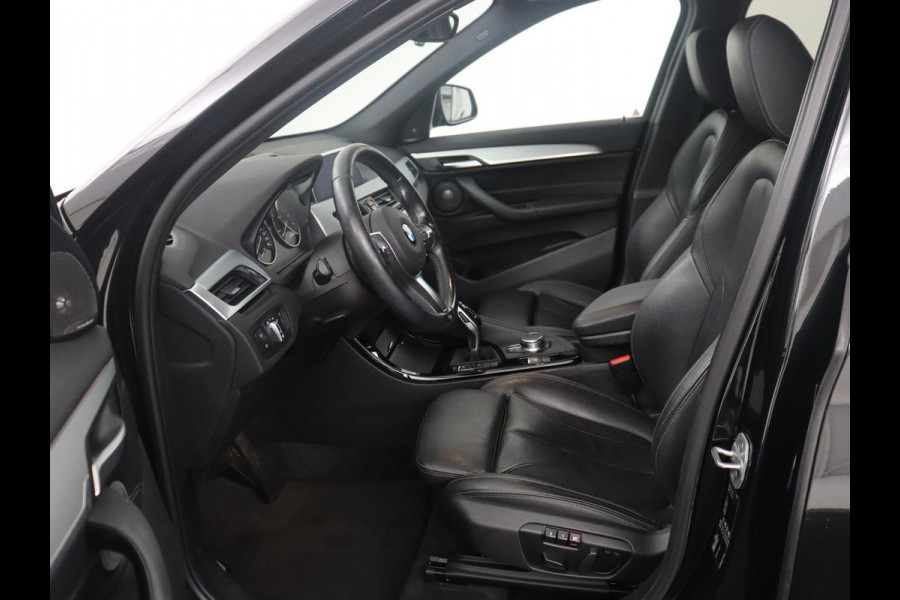 BMW X1 sDrive20i High Executive M-sport | Leder | Memory | Harman/Kardon | Head-up | Cruise control | Stoelverwarming | Climate control | Navigatie | Bluetooth | Park assist | Elektrische achterklep