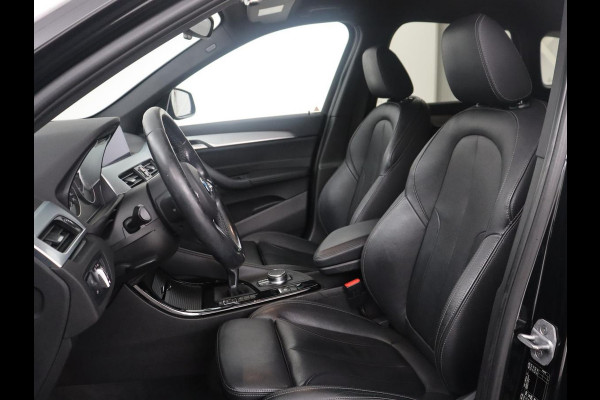 BMW X1 sDrive20i High Executive M-sport | Leder | Memory | Harman/Kardon | Head-up | Cruise control | Stoelverwarming | Climate control | Navigatie | Bluetooth | Park assist | Elektrische achterklep