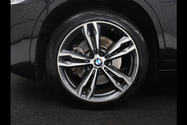 BMW X1 sDrive20i High Executive M-sport | Leder | Memory | Harman/Kardon | Head-up | Cruise control | Stoelverwarming | Climate control | Navigatie | Bluetooth | Park assist | Elektrische achterklep