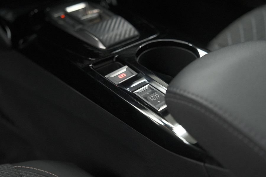 Peugeot 2008 1.2 Hybrid 145 Allure | Apple Carplay | Climate Control | Parkeersensoren Voor + Achter