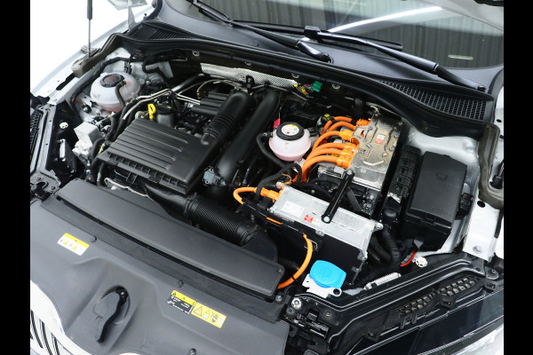 Škoda Superb Combi 1.4 TSI iV Laurin & Klement | Panoramadak | Leder | Massage | Canton | Stoelkoeling | 360 | Keyless | Sfeerlicht