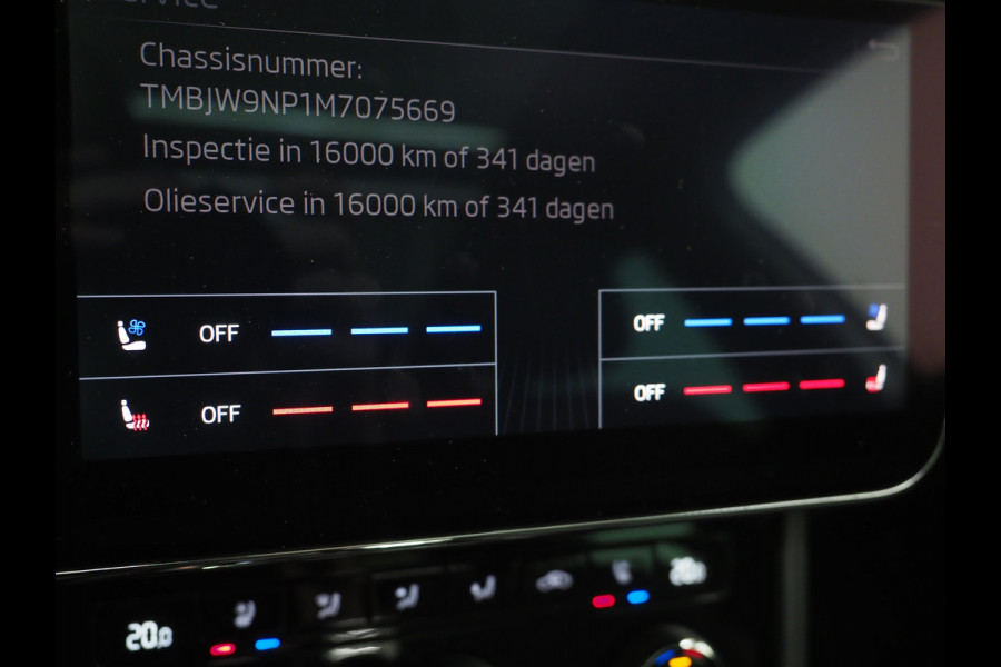 Škoda Superb Combi 1.4 TSI iV Laurin & Klement | Panoramadak | Leder | Massage | Canton | Stoelkoeling | 360 | Keyless | Sfeerlicht